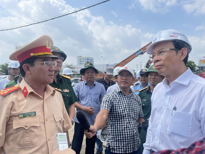 Bí thư Thành ủy TP HCM đi kiểm tra 2 dự án lớn- Ảnh 1. Bí thư Thành ủy TP HCM đi kiểm tra 2 dự án lớn- Ảnh 1.