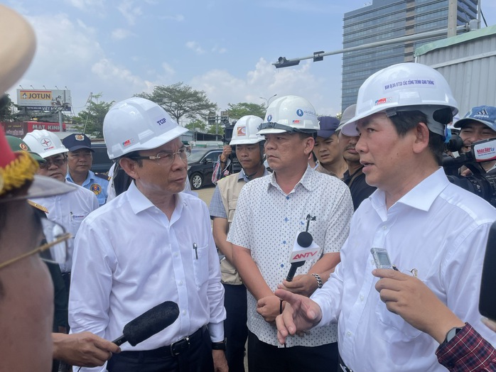 Bí thư Thành ủy TP HCM đi kiểm tra 2 dự án lớn- Ảnh 2. Bí thư Thành ủy TP HCM đi kiểm tra 2 dự án lớn- Ảnh 2.