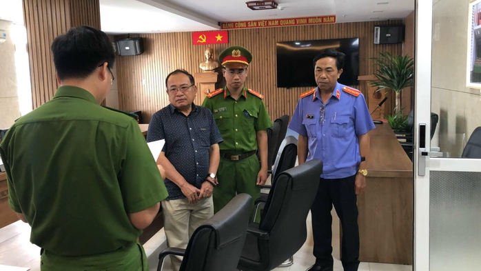 Bắt phó giám đốc công ty mua giấy tờ giả để tham gia đấu thầu- Ảnh 1. Bắt phó giám đốc công ty mua giấy tờ giả để tham gia đấu thầu- Ảnh 1.