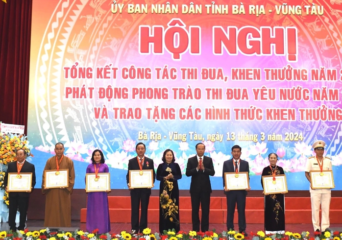 Vinh danh 7 công dân ưu tú tỉnh Bà Rịa- Vũng Tàu- Ảnh 1. Vinh danh 7 công dân ưu tú tỉnh Bà Rịa- Vũng Tàu- Ảnh 1.