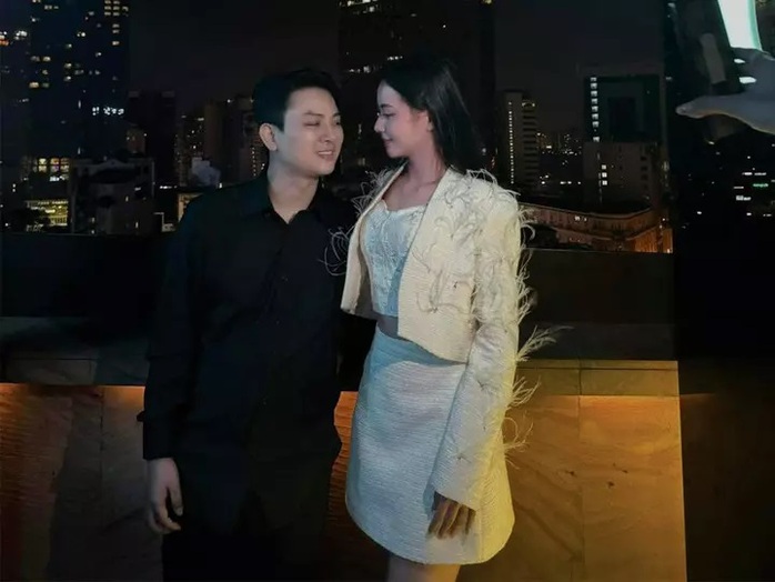 Hoài Lâm công khai bạn gái kém 8 tuổi- Ảnh 1. Hoài Lâm công khai bạn gái kém 8 tuổi- Ảnh 1.