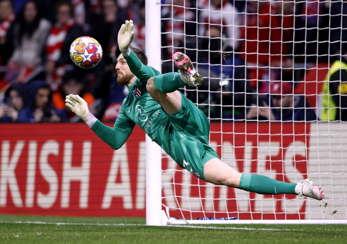 Sút luân lưu tệ hại, á quân Inter Milan đánh rơi vé tứ kết Champions League- Ảnh 4. Sút luân lưu tệ hại, á quân Inter Milan đánh rơi vé tứ kết Champions League- Ảnh 4.