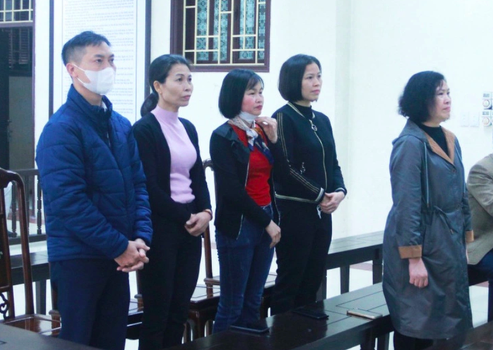 Cựu giám đốc bệnh viện lĩnh án 2 năm tù vì tự nhập thuốc bán cho bệnh nhân- Ảnh 1.
