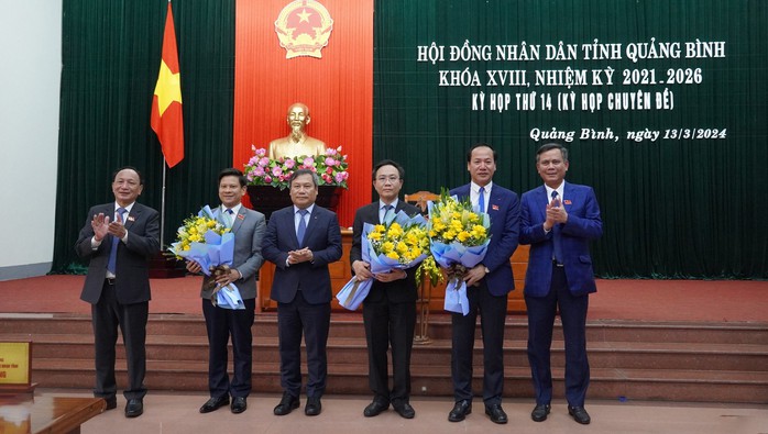 Kiện toàn nhân sự HĐND, UBND tỉnh Quảng Bình- Ảnh 1. Kiện toàn nhân sự HĐND, UBND tỉnh Quảng Bình- Ảnh 1.