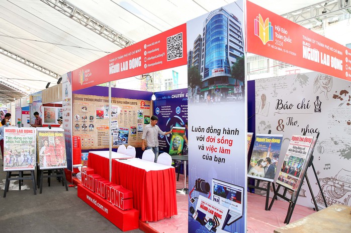 Nhiều hoạt động hướng đến công chúng tại gian trưng bày Báo Người Lao Động sẽ diễn ra xuyên suốt Hội Báo toàn quốc năm 2024 Ảnh: HOÀNG TRIỀU Nhiều hoạt động hướng đến công chúng tại gian trưng bày Báo Người Lao Động sẽ diễn ra xuyên suốt Hội Báo toàn quốc năm 2024 Ảnh: HOÀNG TRIỀU