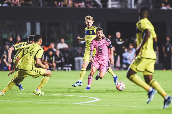 Messi, Suarez ghi bàn, Inter Miami vào tứ kết CONCACAF- Ảnh 1. Messi, Suarez ghi bàn, Inter Miami vào tứ kết CONCACAF- Ảnh 1.
