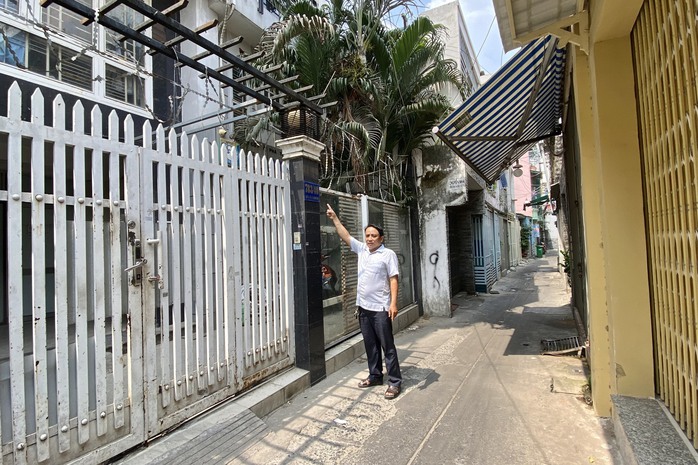 Người đàn ông trở thành nỗi ám ảnh của người dân trong con hẻm ở quận Tân Bình- Ảnh 1. Người đàn ông trở thành nỗi ám ảnh của người dân trong con hẻm ở quận Tân Bình- Ảnh 1.