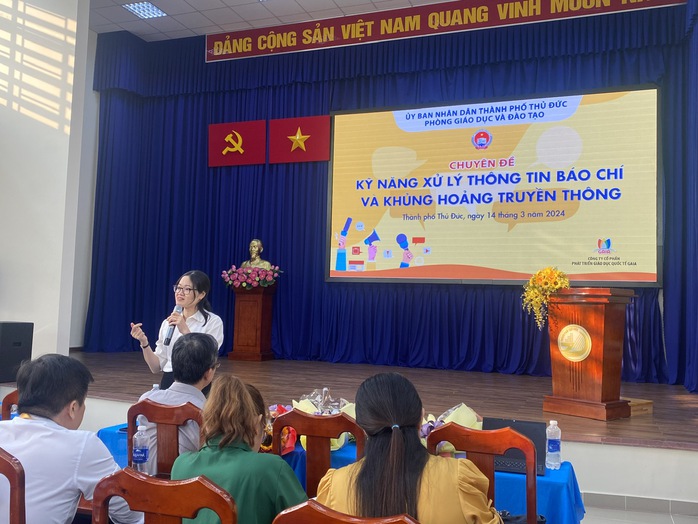 Gần 400 nhà quản lý giáo dục 