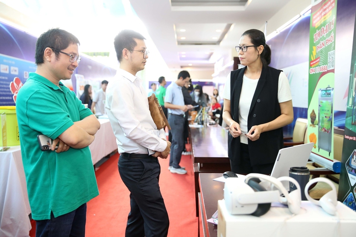 Lắng nghe người dân hiến kế: Xây dựng chính quyền số - Ảnh 1. Lắng nghe người dân hiến kế: Xây dựng chính quyền số - Ảnh 1.