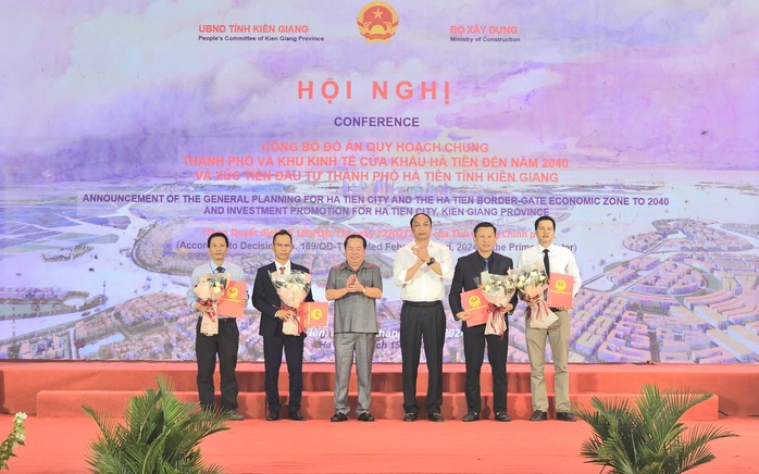 Bộ trưởng Nguyễn Thanh Nghị đặt nhiều kỳ vọng lớn vào TP Hà Tiên- Ảnh 3. Bộ trưởng Nguyễn Thanh Nghị đặt nhiều kỳ vọng lớn vào TP Hà Tiên- Ảnh 3.