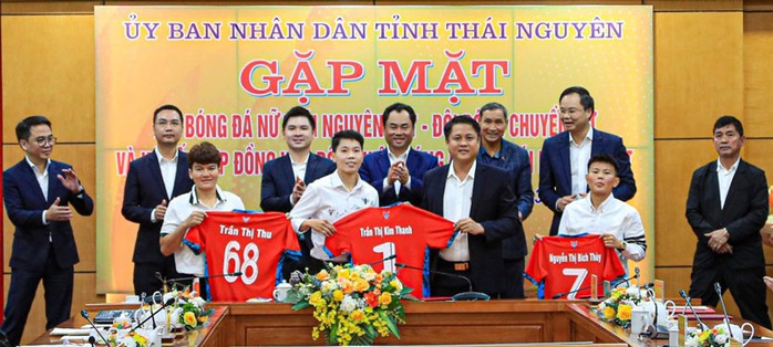 CLB Bóng đá nữ Thái Nguyên ra mắt 3 tân binh từ TP HCM 1 CLB Bóng đá nữ Thái Nguyên ra mắt 3 tân binh từ TP HCM 1