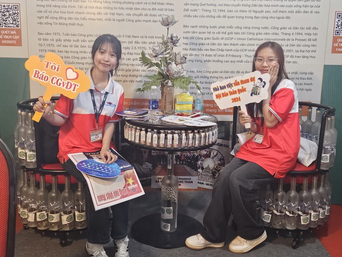 Sinh viên “nằm vùng”, bỏ túi nhiều bí kíp tại Hội báo toàn quốc 2024- Ảnh 3. Sinh viên “nằm vùng”, bỏ túi nhiều bí kíp tại Hội báo toàn quốc 2024- Ảnh 3.