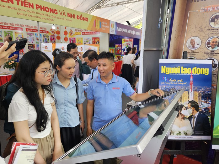 Sinh viên “nằm vùng”, bỏ túi nhiều bí kíp tại Hội báo toàn quốc 2024- Ảnh 4. Sinh viên “nằm vùng”, bỏ túi nhiều bí kíp tại Hội báo toàn quốc 2024- Ảnh 4.