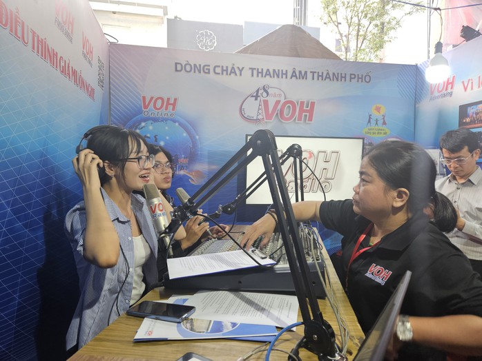 Sinh viên “nằm vùng”, bỏ túi nhiều bí kíp tại Hội báo toàn quốc 2024- Ảnh 1. Sinh viên “nằm vùng”, bỏ túi nhiều bí kíp tại Hội báo toàn quốc 2024- Ảnh 1.