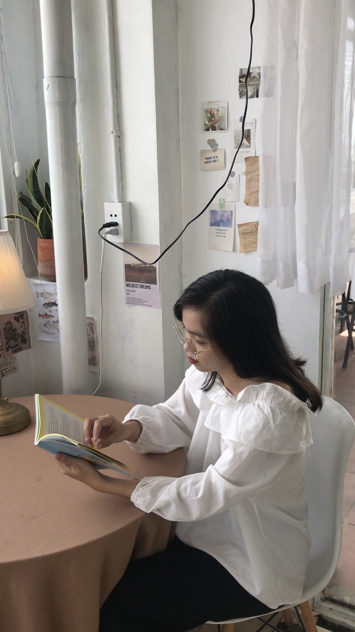 Đắm mình vào trang sách- Ảnh 1. Đắm mình vào trang sách- Ảnh 1.