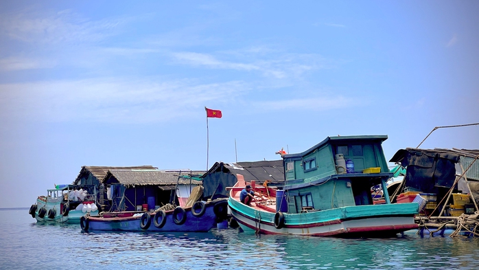 Cuộc thi viết “Chủ quyền quốc gia bất khả xâm phạm”: Bám đảo- Ảnh 3. Cuộc thi viết “Chủ quyền quốc gia bất khả xâm phạm”: Bám đảo- Ảnh 3.