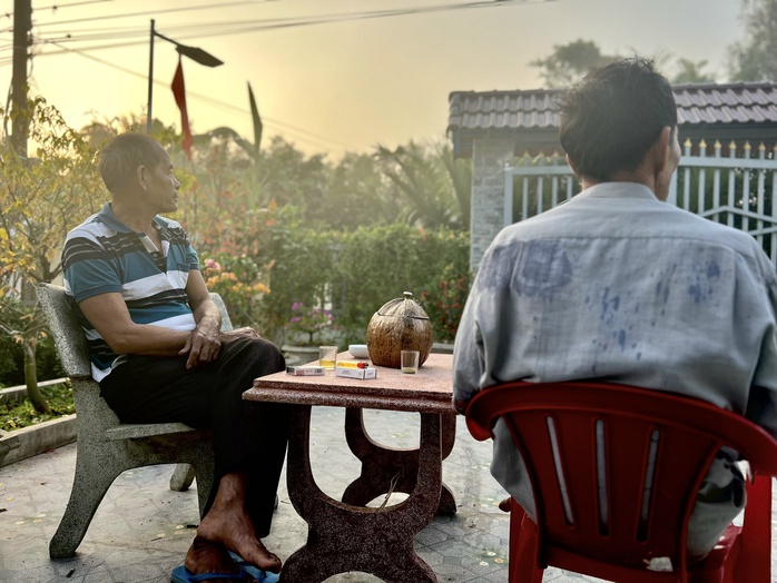 Ông nội ghiền trà- Ảnh 1. Ông nội ghiền trà- Ảnh 1.
