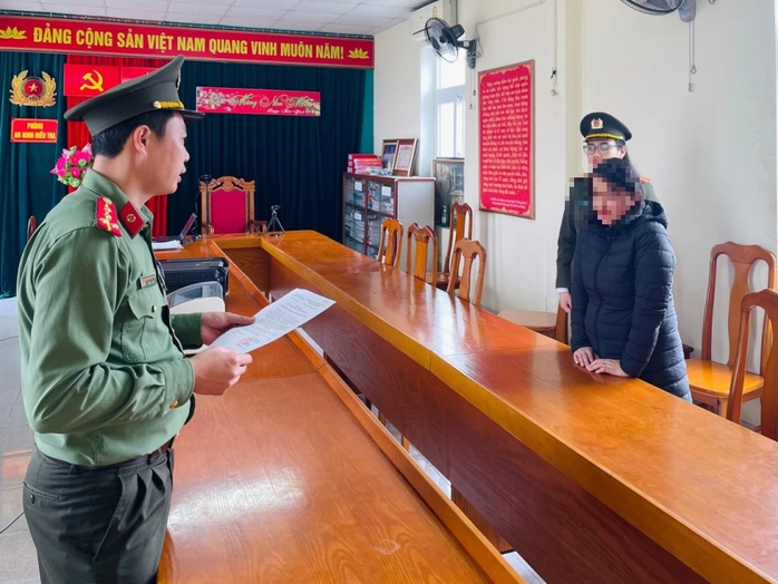Khởi tố một cán bộ Quỹ tín dụng xã tổ chức cho người khác xuất cảnh trái phép- Ảnh 1. Khởi tố một cán bộ Quỹ tín dụng xã tổ chức cho người khác xuất cảnh trái phép- Ảnh 1.