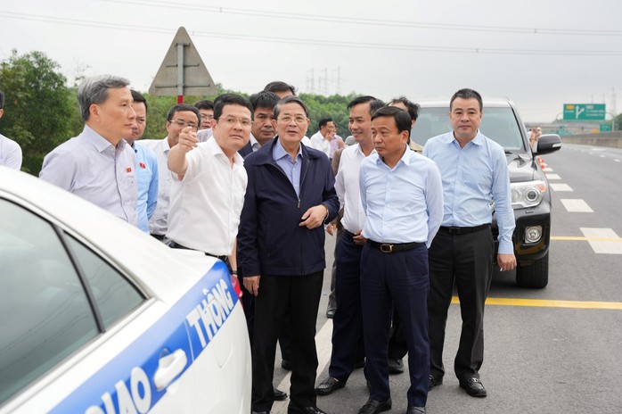 Thứ trưởng Bộ GTVT nói về giải pháp hạn chế tai nạn trên cao tốc Cam Lộ - La Sơn- Ảnh 2. Thứ trưởng Bộ GTVT nói về giải pháp hạn chế tai nạn trên cao tốc Cam Lộ - La Sơn- Ảnh 2.