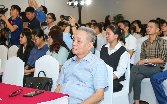 Phóng viên điều tra: Khó, khổ và cô đơn- Ảnh 1. Phóng viên điều tra: Khó, khổ và cô đơn- Ảnh 1.