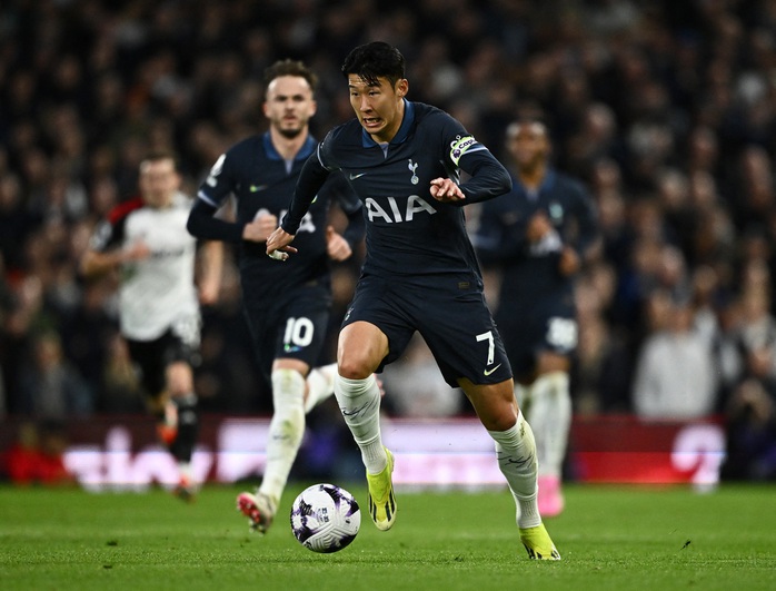 Tottenham thua sốc trận derby London, sân Craven Cottage mở hội- Ảnh 1. Tottenham thua sốc trận derby London, sân Craven Cottage mở hội- Ảnh 1.