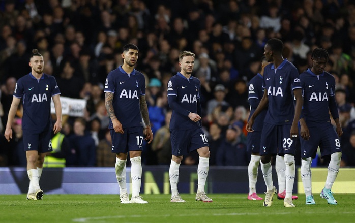 Tottenham thua sốc trận derby London, sân Craven Cottage mở hội- Ảnh 6. Tottenham thua sốc trận derby London, sân Craven Cottage mở hội- Ảnh 6.