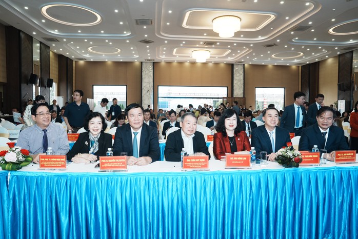 Đủ căn cứ để mua sắm, vì sao bệnh viện vẫn thiếu thuốc, vật tư?- Ảnh 4. Đủ căn cứ để mua sắm, vì sao bệnh viện vẫn thiếu thuốc, vật tư?- Ảnh 4.