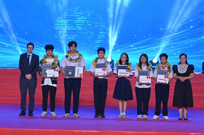 Học sinh đạt điểm môn toán tiểu học cao nhất thế giới muốn trở thành lập trình viên - Ảnh 2.