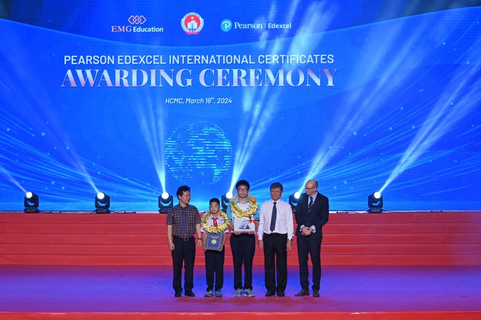 Học sinh đạt điểm môn toán tiểu học cao nhất thế giới muốn trở thành lập trình viên - Ảnh 1.