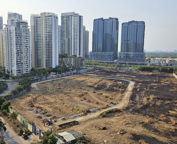 Áp lực đối với dòng tiền và vấn đề trái phiếu đáo hạn sẽ là thách thức cho doanh nghiệp bất động sản. Trong ảnh: Mặt bằng một dự án bất động sản đang chờ triển khai Ảnh: BÌNH AN Áp lực đối với dòng tiền và vấn đề trái phiếu đáo hạn sẽ là thách thức cho doanh nghiệp bất động sản. Trong ảnh: Mặt bằng một dự án bất động sản đang chờ triển khai Ảnh: BÌNH AN