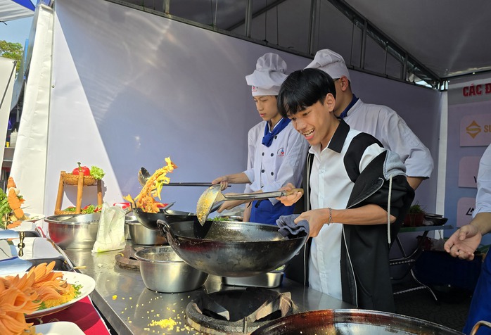 Hơn 4.500 người ở Đà Nẵng được tư vấn tuyển sinh, giáo dục nghề nghiệp- Ảnh 4. Hơn 4.500 người ở Đà Nẵng được tư vấn tuyển sinh, giáo dục nghề nghiệp- Ảnh 4.