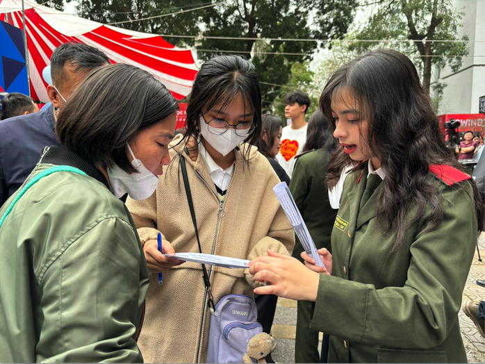 Thi tốt nghiệp THPT 2024: Điều chỉnh nhân sự tham gia ban đề thi- Ảnh 1. Thi tốt nghiệp THPT 2024: Điều chỉnh nhân sự tham gia ban đề thi- Ảnh 1.