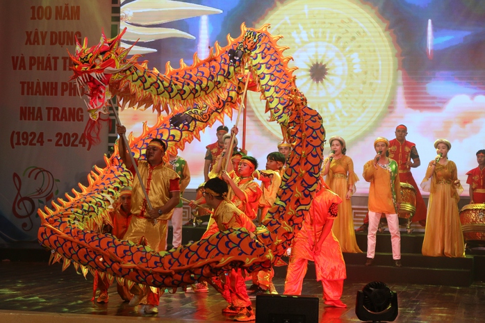 Hội thi văn nghệ chào mừng 100 năm thành phố Nha Trang- Ảnh 3. Hội thi văn nghệ chào mừng 100 năm thành phố Nha Trang- Ảnh 3.