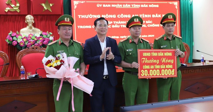Bắt nhóm đột nhập tiệm vàng trộm hơn 3,5kg vàng- Ảnh 1. Bắt nhóm đột nhập tiệm vàng trộm hơn 3,5kg vàng- Ảnh 1.