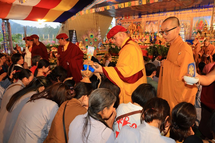 Đức Drukpa Thuksey Rinpoche chia sẻ cách đối diện với thách thức của đời sống hiện đại- Ảnh 2. Đức Drukpa Thuksey Rinpoche chia sẻ cách đối diện với thách thức của đời sống hiện đại- Ảnh 2.