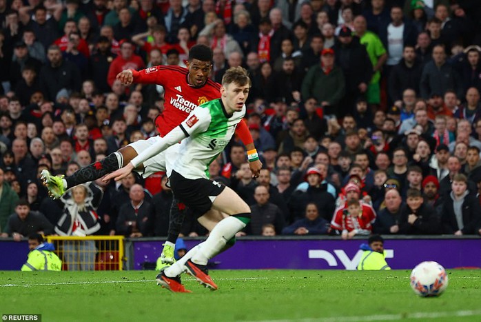 Liverpool vỡ mộng "ăn 4", HLV Klopp chúc mừng Man United- Ảnh 1. Liverpool vỡ mộng "ăn 4", HLV Klopp chúc mừng Man United- Ảnh 1.