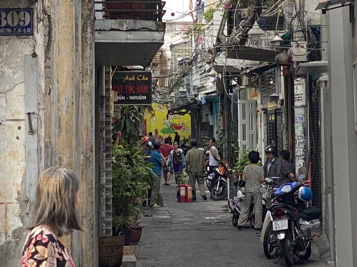 Phá cửa nhà ở quận Gò Vấp, cảnh sát phát hiện 1 người tử vong- Ảnh 1. Phá cửa nhà ở quận Gò Vấp, cảnh sát phát hiện 1 người tử vong- Ảnh 1.