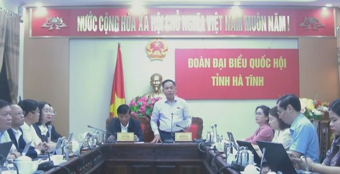 Bộ trưởng Hồ Đức Phớc trả lời chất vấn về chèo kéo bán bảo hiểm- Ảnh 1. Bộ trưởng Hồ Đức Phớc trả lời chất vấn về chèo kéo bán bảo hiểm- Ảnh 1.