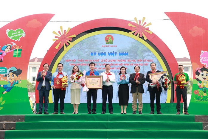 Hơn 5 triệu thiếu nhi đồng diễn, xác lập kỷ lục quốc gia- Ảnh 2. Hơn 5 triệu thiếu nhi đồng diễn, xác lập kỷ lục quốc gia- Ảnh 2.