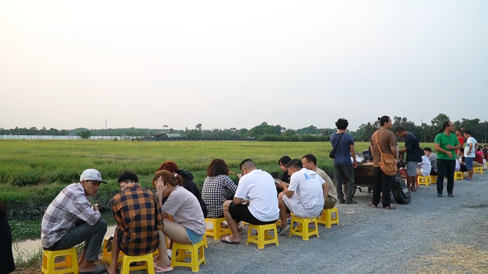 “Chill” cà phê giữa đồng lúa trong một chiều hoàng hôn- Ảnh 13. “Chill” cà phê giữa đồng lúa trong một chiều hoàng hôn- Ảnh 13.