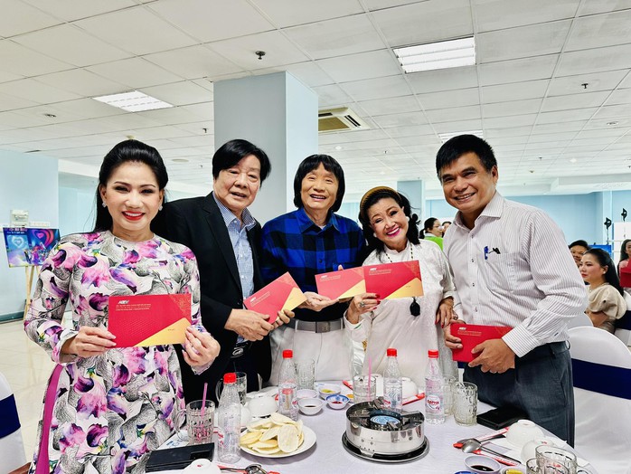 NSND Kim Cương, Minh Vương, Trọng Hữu vui mừng trước thành tựu của HTV- Ảnh 1. NSND Kim Cương, Minh Vương, Trọng Hữu vui mừng trước thành tựu của HTV- Ảnh 1.