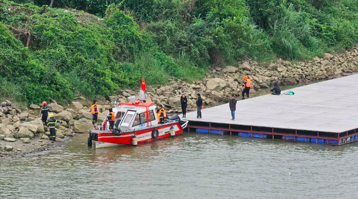 Lập hồ sơ xem xét, xử lý vụ 4 mẹ con nghi nhảy cầu Đông Trù- Ảnh 1. Lập hồ sơ xem xét, xử lý vụ 4 mẹ con nghi nhảy cầu Đông Trù- Ảnh 1.