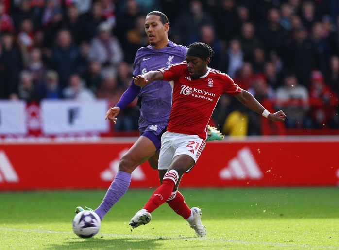 Nottingham gục ngã phút 90+9, Liverpool trụ vững ngôi đầu Premier League- Ảnh 2. Nottingham gục ngã phút 90+9, Liverpool trụ vững ngôi đầu Premier League- Ảnh 2.