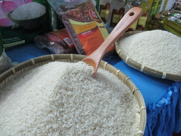 Vì sao giá gạo xuất khẩu đột ngột giảm mạnh rồi đảo chiều tăng?- Ảnh 1. Vì sao giá gạo xuất khẩu đột ngột giảm mạnh rồi đảo chiều tăng?- Ảnh 1.