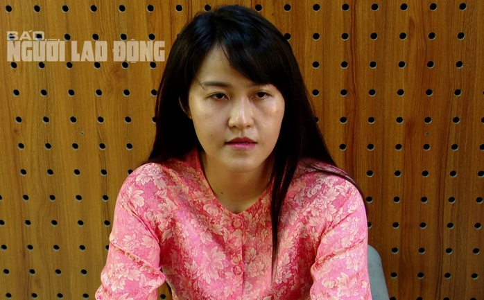 CLIP: Bắt cô gái trẻ đẹp cầm đầu nhóm cưỡng đoạt tài sản ở Tiền Giang- Ảnh 1. CLIP: Bắt cô gái trẻ đẹp cầm đầu nhóm cưỡng đoạt tài sản ở Tiền Giang- Ảnh 1.