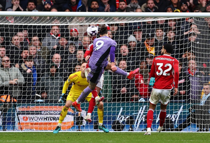 Nottingham gục ngã phút 90+9, Liverpool trụ vững ngôi đầu Premier League- Ảnh 4. Nottingham gục ngã phút 90+9, Liverpool trụ vững ngôi đầu Premier League- Ảnh 4.