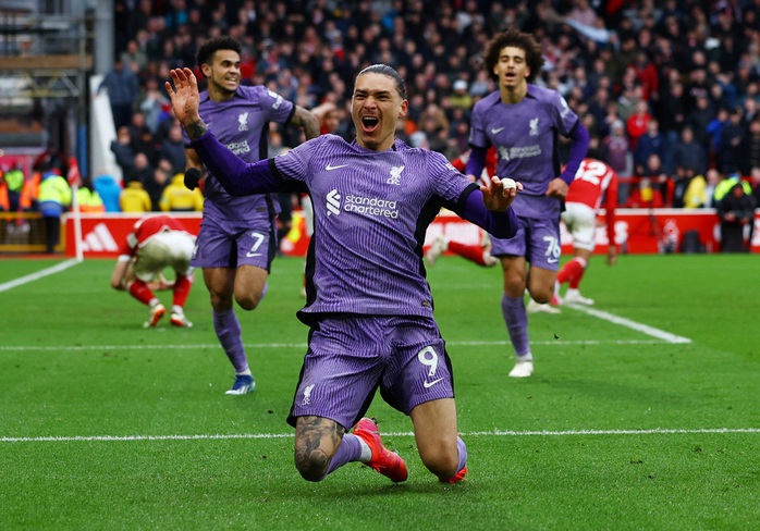 Nottingham gục ngã phút 90+9, Liverpool trụ vững ngôi đầu Premier League- Ảnh 5. Nottingham gục ngã phút 90+9, Liverpool trụ vững ngôi đầu Premier League- Ảnh 5.