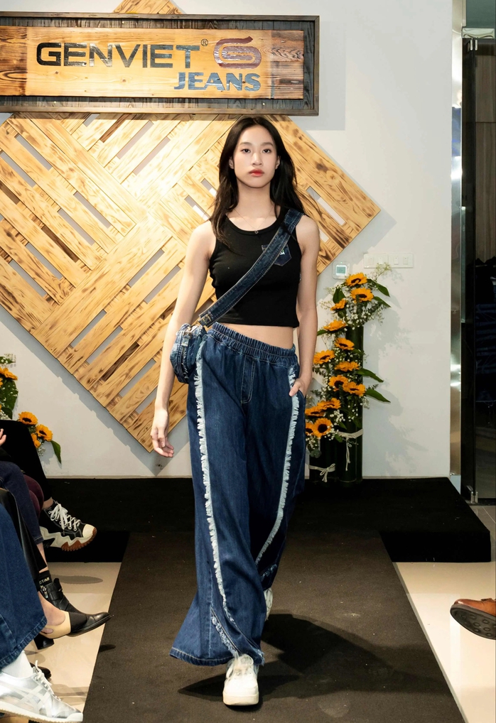 Mẫu teen Quỳnh Trang gợi ý cho set denim cực ấn tượng- Ảnh 5. Mẫu teen Quỳnh Trang gợi ý cho set denim cực ấn tượng- Ảnh 5.