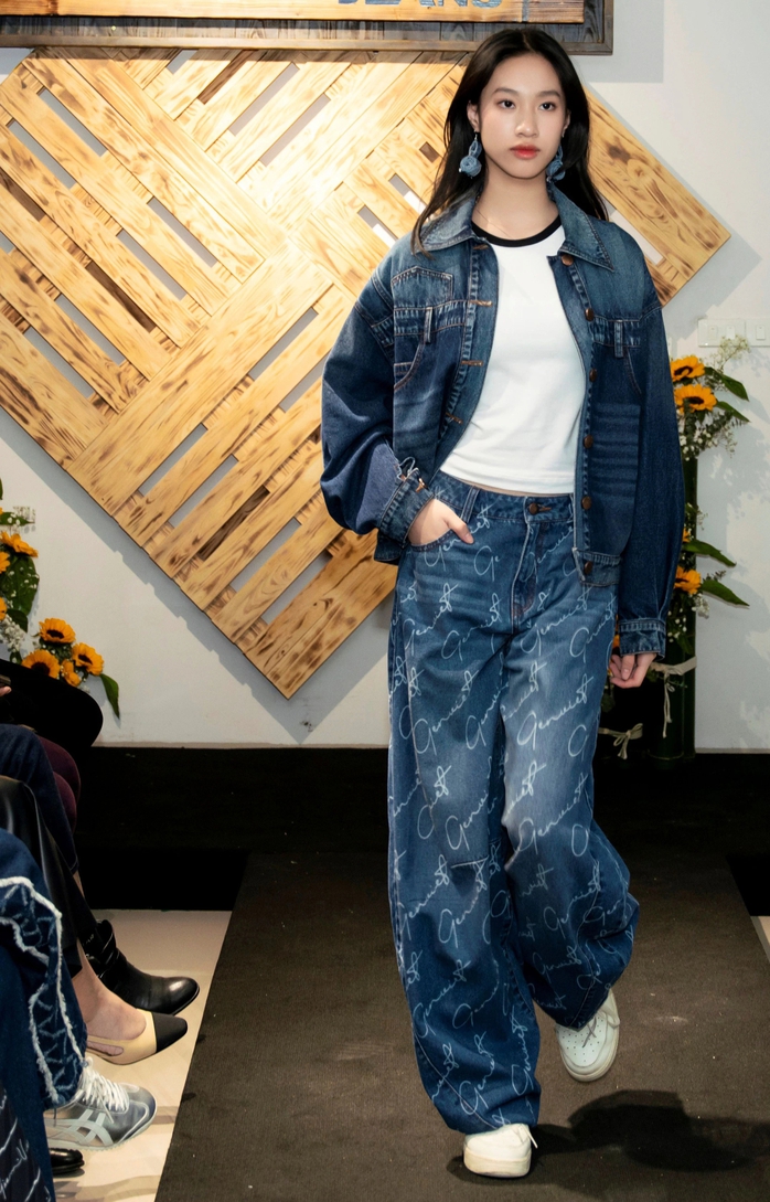 Mẫu teen Quỳnh Trang gợi ý cho set denim cực ấn tượng- Ảnh 4. Mẫu teen Quỳnh Trang gợi ý cho set denim cực ấn tượng- Ảnh 4.