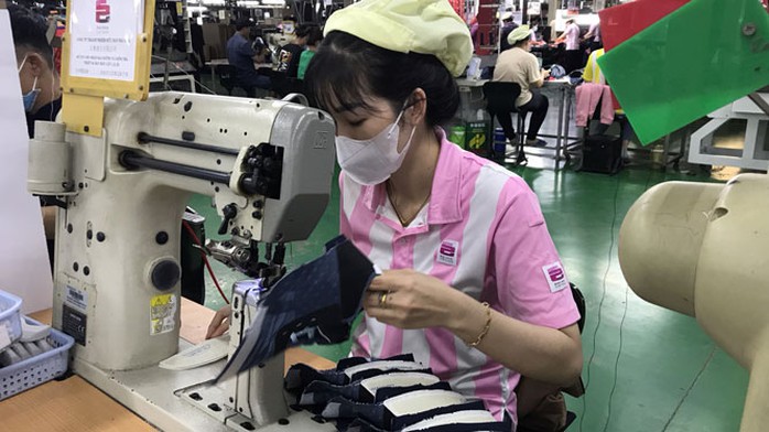 Công nhân Công ty TNHH Đại Hoa phấn khởi khi được tăng ca trở lại